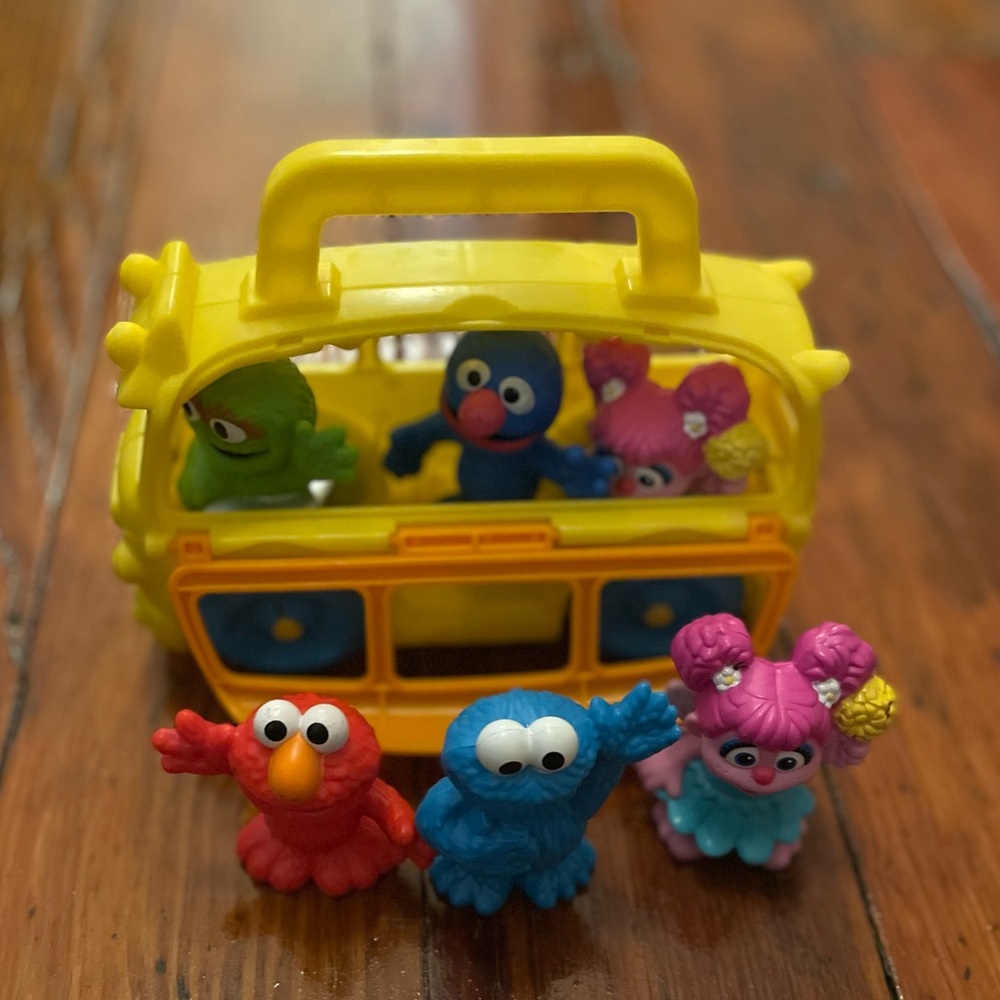 Sesame Street monsters and bus toy set